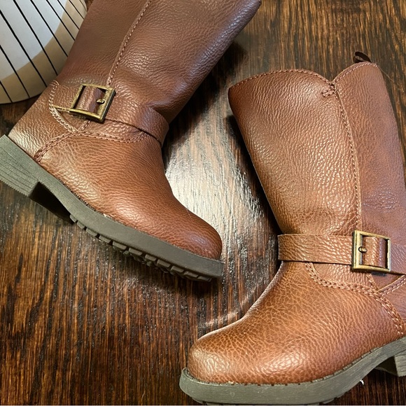 Oshkosh Toddler Boots - Picture 2 of 3